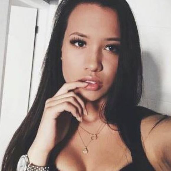 Meet your Posher, Claudia - Picture 2 of 2